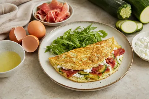 Imagen ilustrativa de Tortilla de calabacín con jamón y cottage