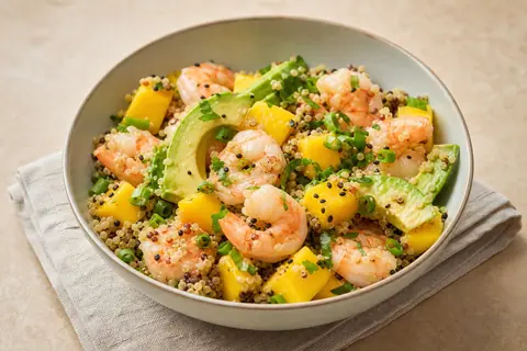 Imagen ilustrativa de Poke de gambas, quinoa y mango