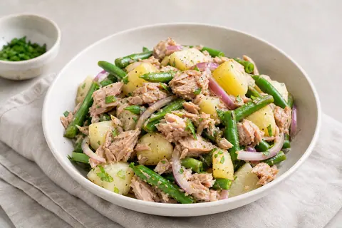 Imagen ilustrativa de Ensalada de atún, patata y judías verdes