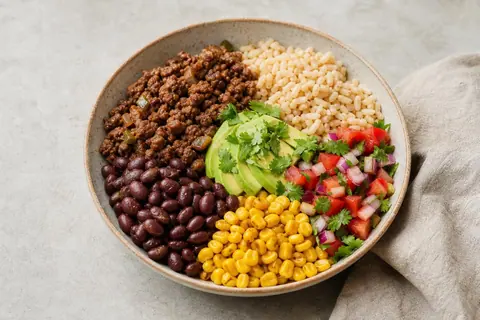 Imagen ilustrativa de Burrito bowl de ternera, arroz y frijoles