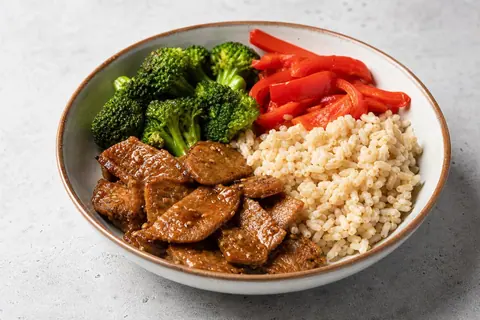 Imagen ilustrativa de Bowl de seitán, arroz integral y verduras