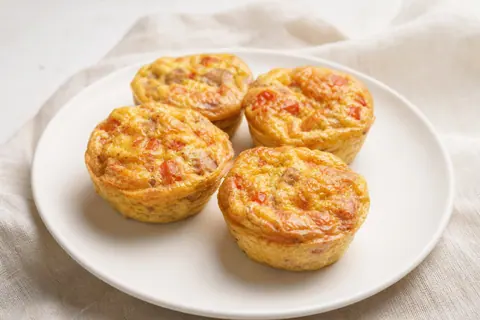 Imagen ilustrativa de Mini tortilla de atún y tomate