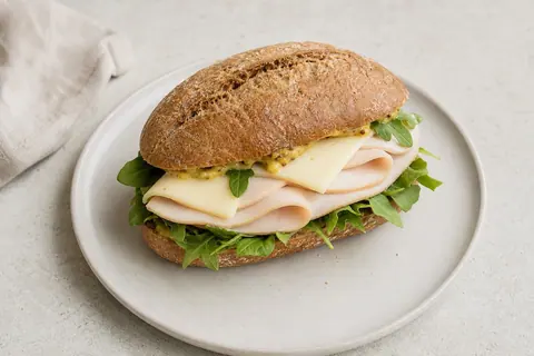 Imagen ilustrativa de Mini bocadillo de pavo, havarti light y mostaza Dijon